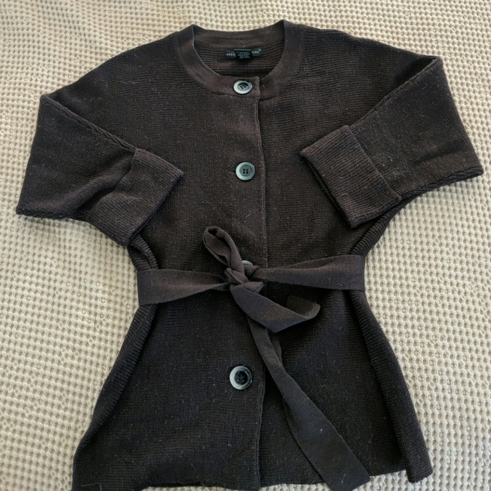 3/4 brown sweater